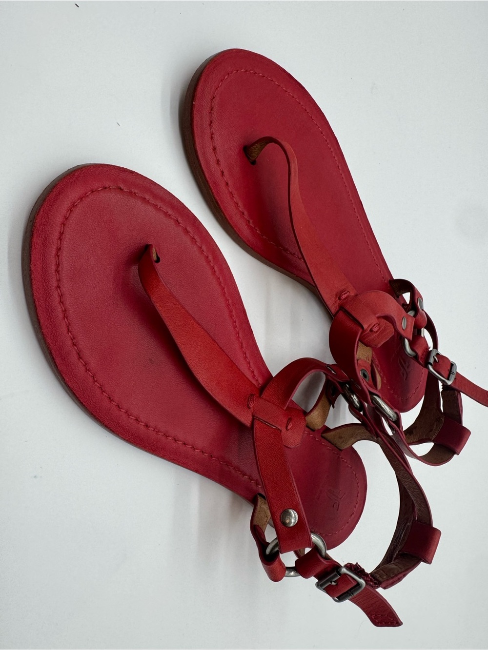 Frye size 8 Women’s Red Leather T-Strap Sandals
